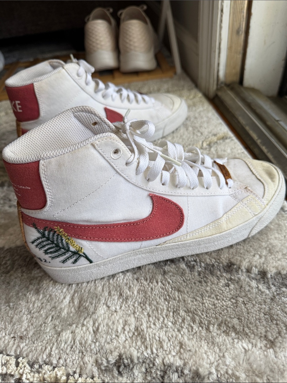 Nike Women high-Top Sneakers in Cream with Coral Swoosh Green Embroidery Blazers
